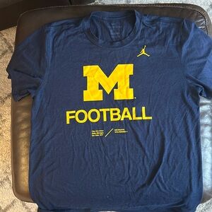 Michigan Nike Dri-Fit Nike tee Men’s Medium